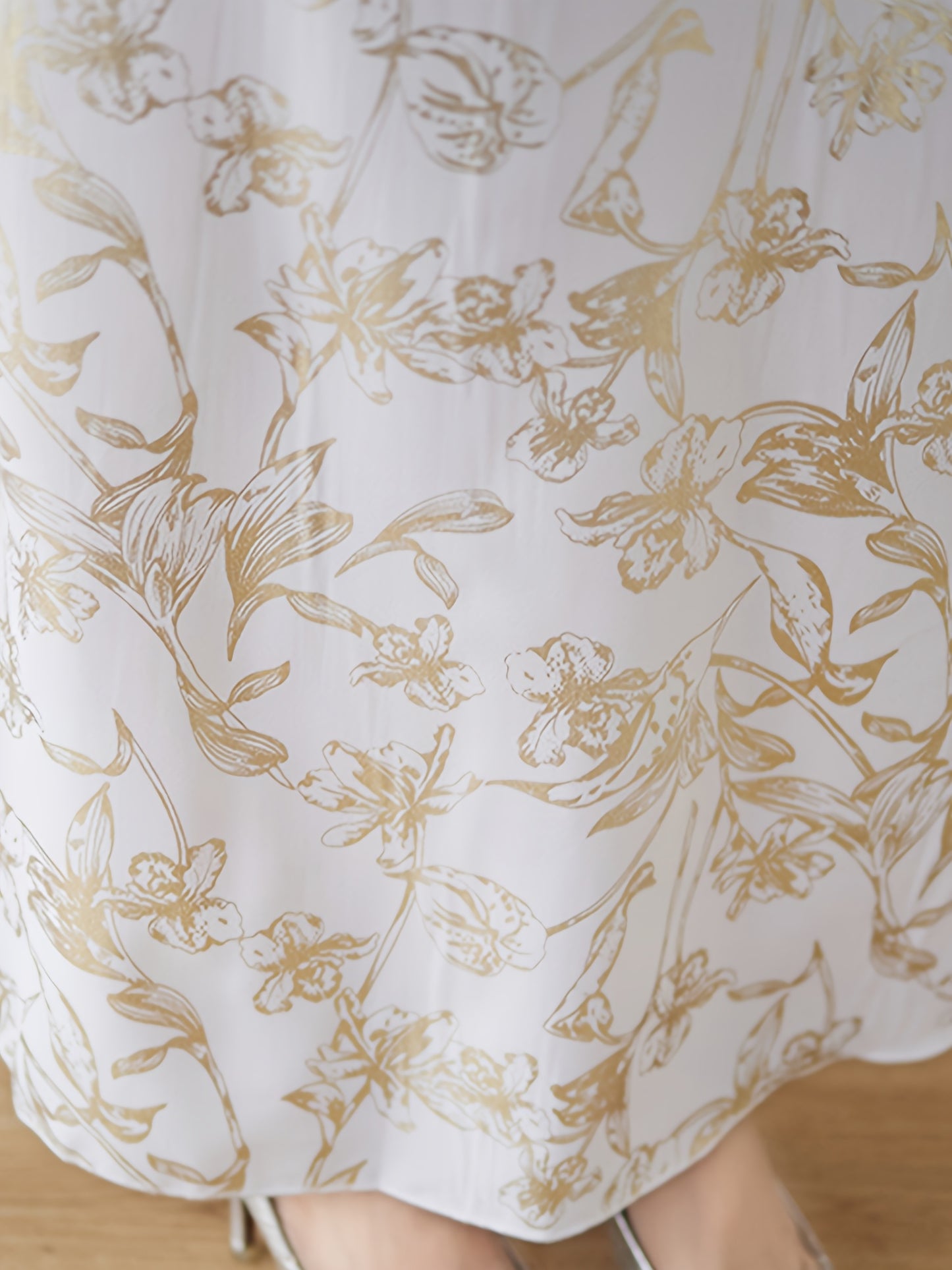 Ethnic Style Trumpet Sleeve Women's Robe V-neck Gold-stamped Embroidered Lace-up Women's Baju Abaya With Belt