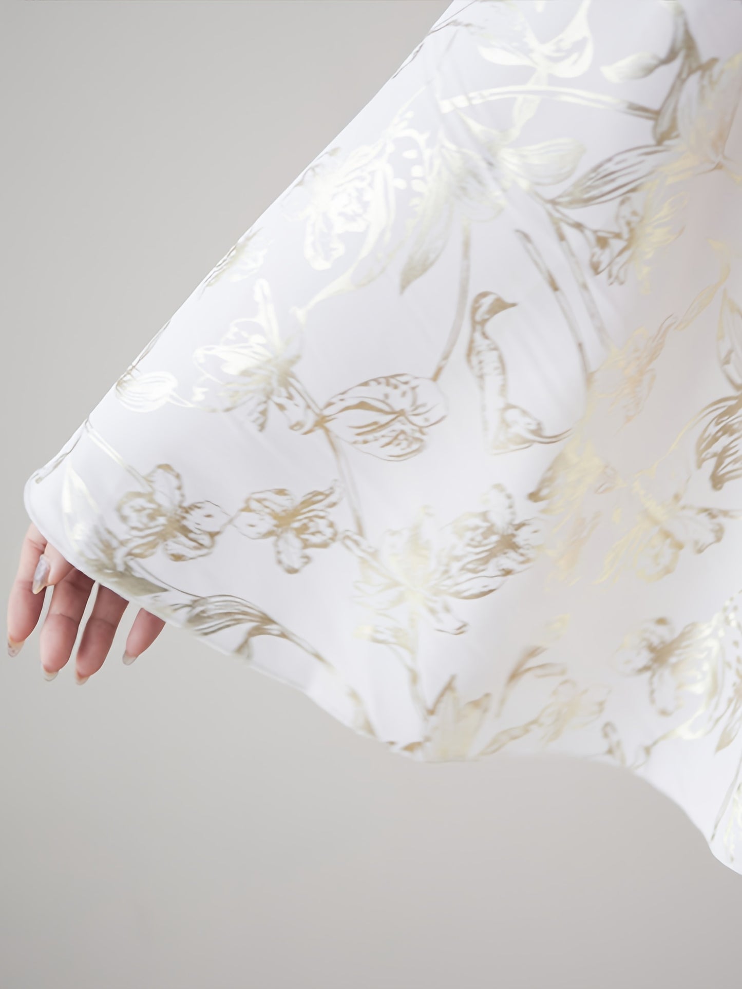 Ethnic Style Trumpet Sleeve Women's Robe V-neck Gold-stamped Embroidered Lace-up Women's Baju Abaya With Belt