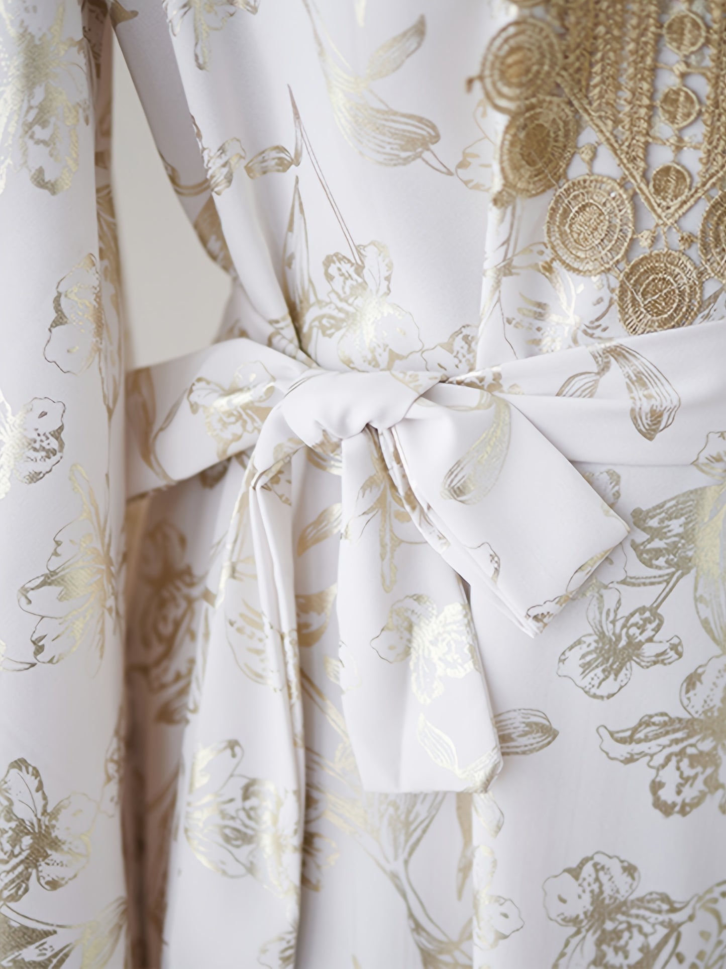 Ethnic Style Trumpet Sleeve Women's Robe V-neck Gold-stamped Embroidered Lace-up Women's Baju Abaya With Belt