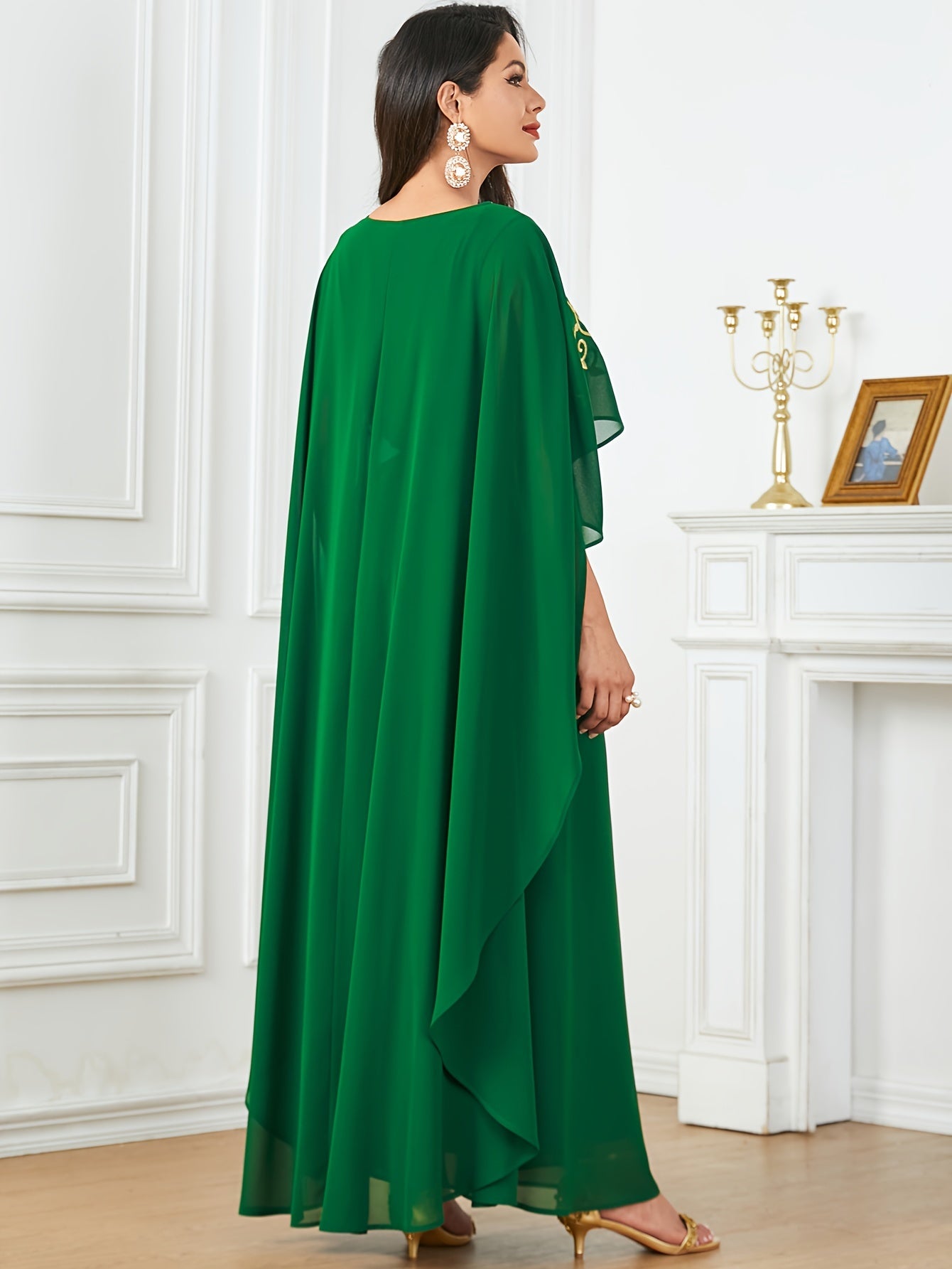 Stylish Long Cape with Lace Edge and Embroidery, Two-piece Set, Robe with Waistband and Body-hugging Abaya Dress