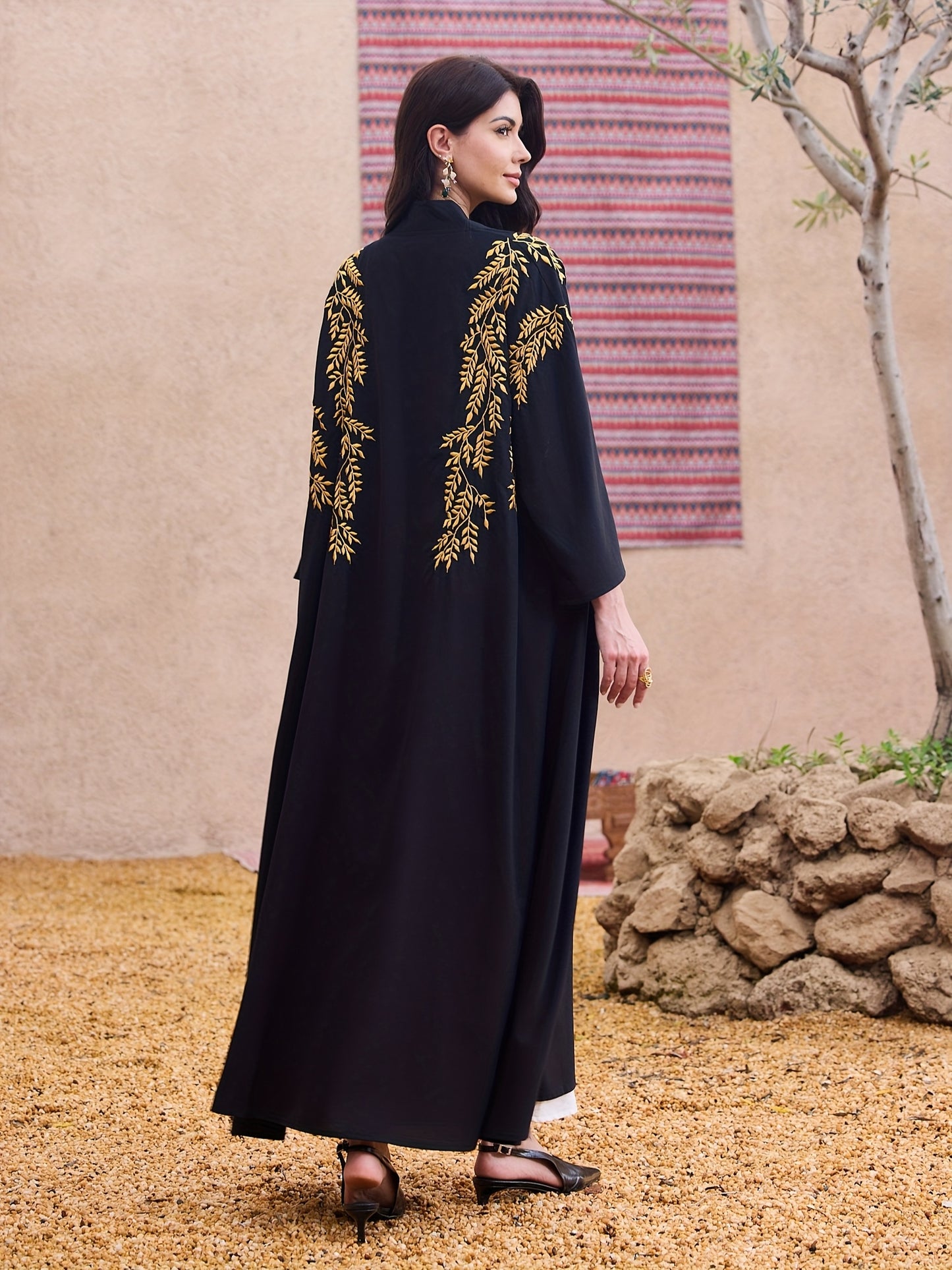 Hot New Floral Women's Turkish Abaya with Belt - Heavy Embroidery Golden Muslim Long Robe, Black Casual Autumn/Winter Turkish Party Evening Gown for Eid al-Adha and Special Occasions