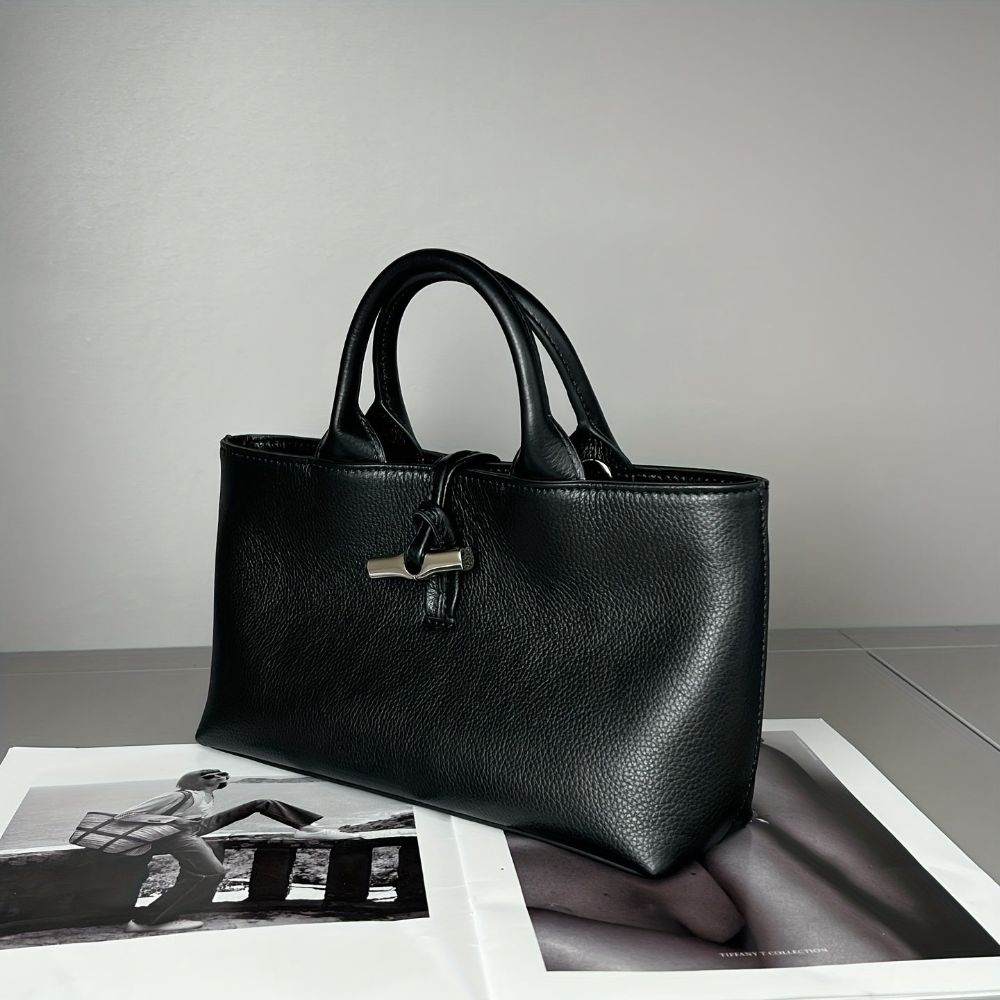 Genuine Leather Women's Handbag, Tote Bag with Detachable Shoulder Strap, Buckle Closure, and Lining