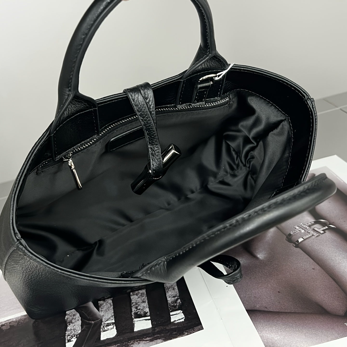 Genuine Leather Women's Handbag, Tote Bag with Detachable Shoulder Strap, Buckle Closure, and Lining